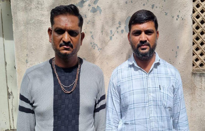 લખતરમાં તલાટી સહિત વચેટિયા 3 હજારની લાંચ લેતા ઝડપાયા