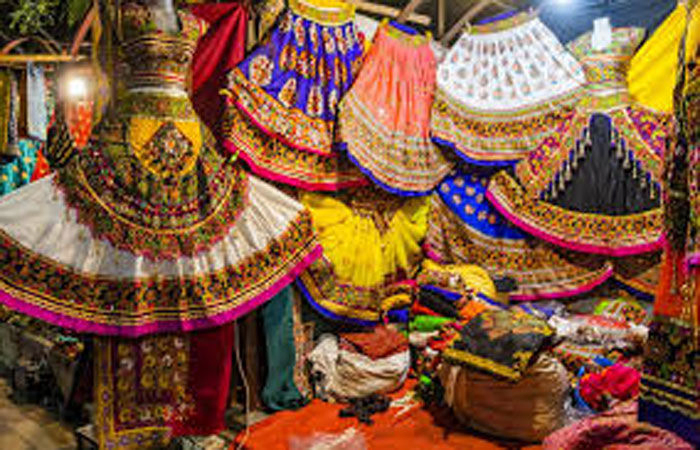 મુંબઈભરની  બજારોમાં ગરબા ખરીદવા છેલ્લી ઘડીએ ભીડ