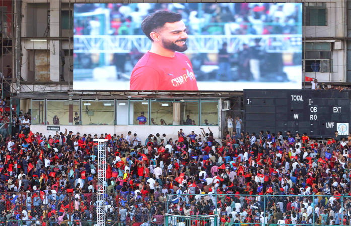 બેંગ્લુરુમાં નાસભાગનું ઠીકરું RCB પર ફોડાયું, મંજૂરી જ નહોતી આપી, કોહલીને પણ જવાબદાર ઠેરવ્યો