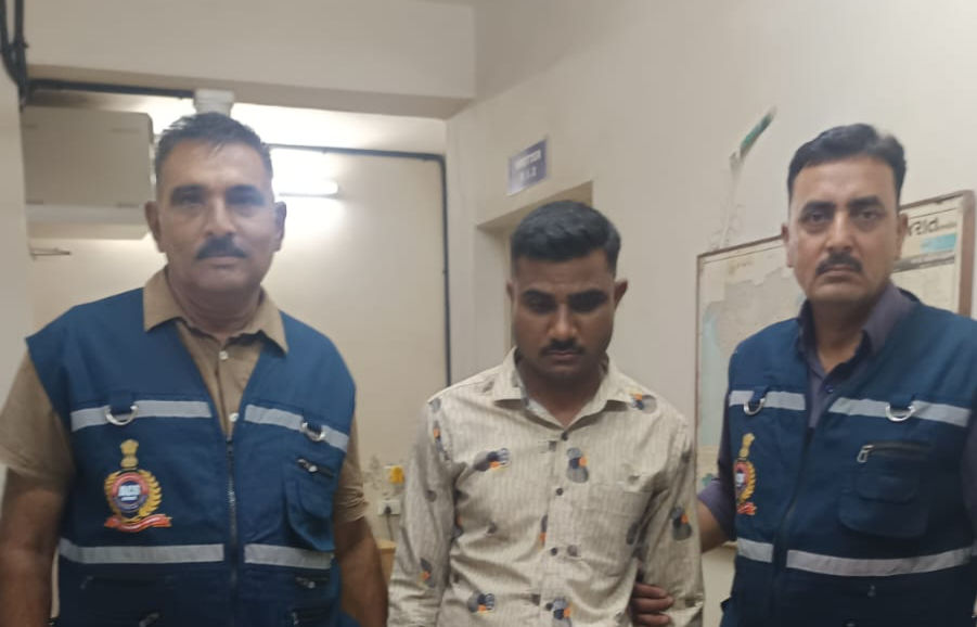 Bharuch ACB trap: Ankleshwar head constable caught accepting ₹25,000 bribe to unfreeze bank account