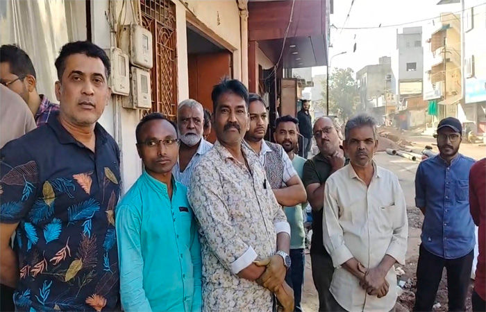 જયુબિલી બાગ પાસે માર્ગ બંધ હોવાથી વેપારીઓ મુશ્કેલીમાં