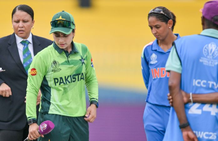 Ind vs Pak : મહિલા વર્લ્ડકપની લાઈવ મેચમાં ગરબડ, મેચ રેફરીએ પાકિસ્તાનને ખોટી રીતે ટોસ જીતાડ્યાનો આરોપ