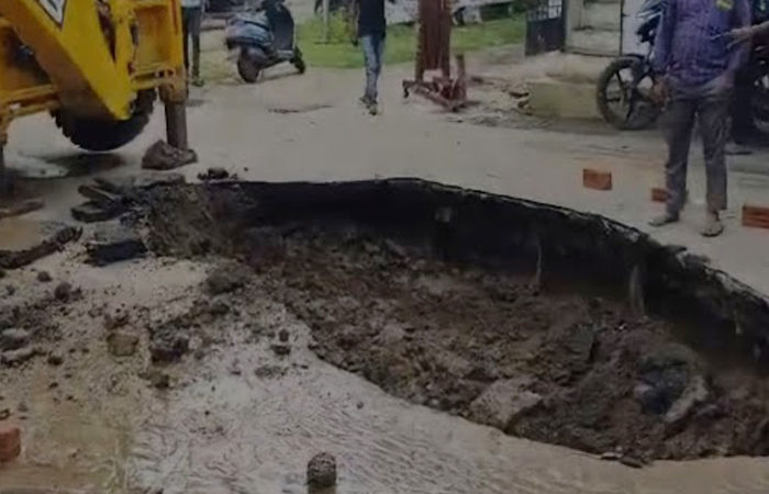 વડોદરા: વર્ષો જૂની ડ્રેનેજ લાઈન પર ભૂવા ન પડે તે માટે લાઈનમાં પાણીનું પ્રેશર ઘટાડાશે