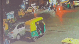 CCTV: સુરક્ષિત અમદાવાદના દાવાના ફરી ઉડ્યા ધજાગરા: નાસ્તાના પૈસા માંગ્યા તો ગુંડાઓએ મણિનગર માથે લીધું