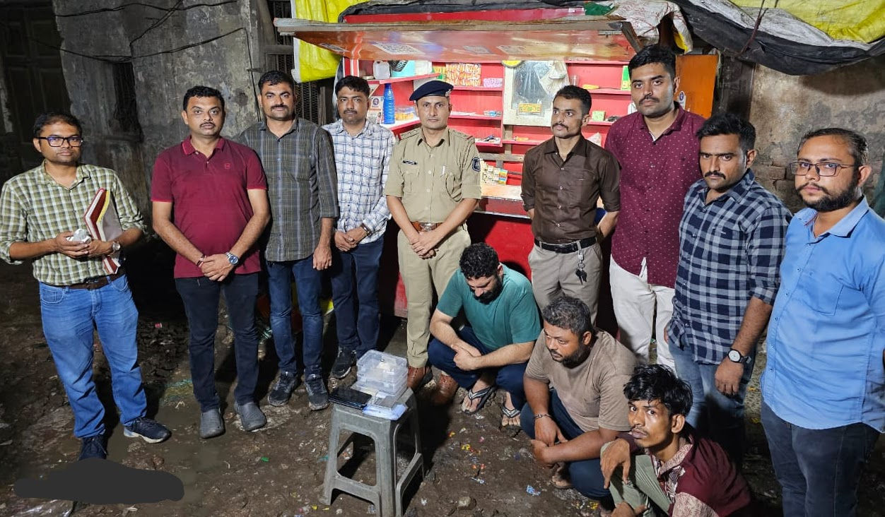 Drugs sold at ‘bhajiya’ stall in Surat, three nabbed