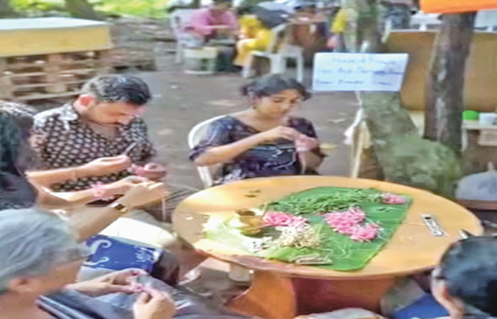 ધાગામાં પરોવો ફૂલ તો ટેન્શન થાય ગુલ