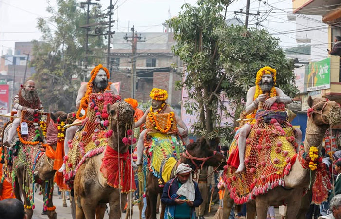 નાગા સાધુ કેવી રીતે બને છે? કુંભમાં ક્યાંથી આવે છે અને શું છે તેમની પરંપરા, જાણો સંપૂર્ણ કહાણી