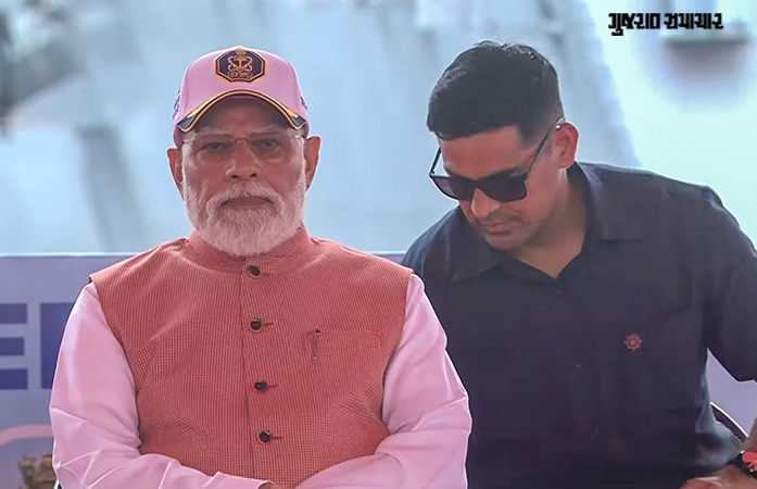 Re-NEET પરીક્ષા: વિદ્યાર્થીઓને ટ્રાફિક ન નડે તે માટે 45 મિનિટ એરપોર્ટ પર જ રોકાયા PM મોદી