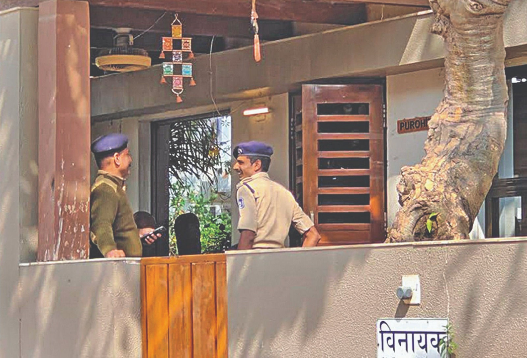 I-T officials raid residences, offices of builders in Gandhinagar
