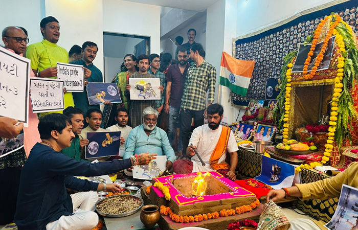 અમદાવાદમાં ચંદ્રયાન-3ના સફળ લેન્ડિંગ માટે નવચંડી યજ્ઞ કરાયો, મિશન સફળ થાય તે માટે કરી પ્રાર્થના