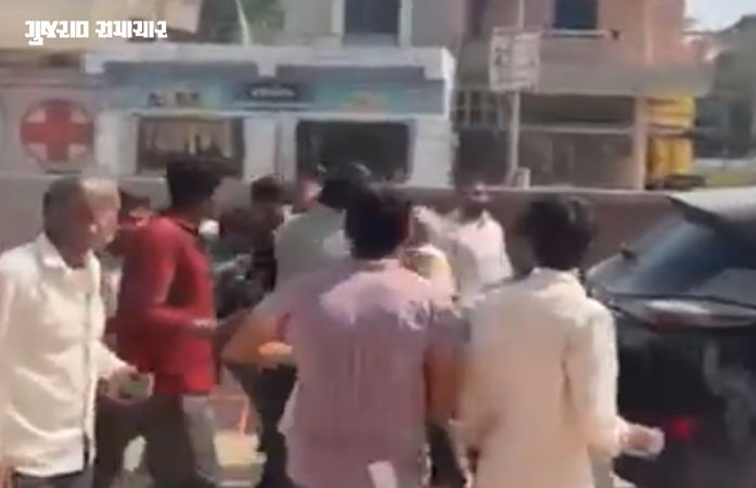 વડોદરા: સાવલીમાં સમરાંગણ! ચૂંટણી ફોર્મ ભરવા બાબતે બે જૂથો બાખડ્યા