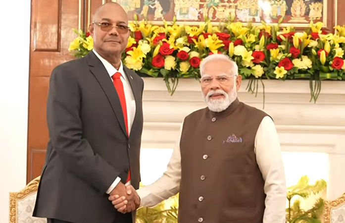 'જમીન-દરિયાઈ-હવાઈ ત્રણેય ક્ષેત્રોમાં મજબૂત સંબંધો', સેશેલ્સના પ્રમુખ સાથે PM મોદીની ખાસ મુલાકાત