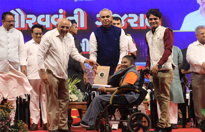 વડોદરાની હેત્વી ખીમસુરિયાને ગુજરાત ગરિમા એવોર્ડ એનાયત