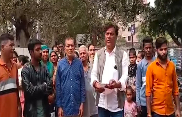 છગનભાઈની ચાલીમાં ગટરના પાણી ઉભરાતા રહીશોનો વોર્ડ કચેરીએ મોરચો
