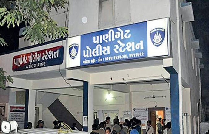 વડોદરાના રાજરાણી તળાવ પાસે ગાંજાનું વેચાણ કરતા કેરીયર ઝડપાયો