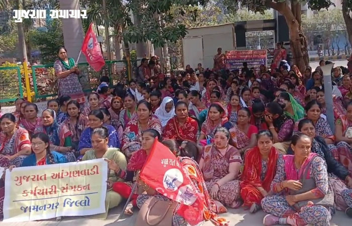 જામનગરમાં આંગણવાડીની બહેનો દ્વારા પગાર વધારા સહિતની 14 માંગણીઓ લાંબા સમયથી પડતર હોવાથી ઉગ્ર વિરોધ પ્રદર્શન કરાયું
