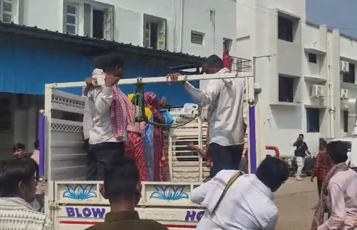 SOU નજીક સિવિલ હોસ્પિટલમાં શબવાહિની સુદ્ધાં નહી, મૃતદેહોને ખાનગી વાહનમાં લઈ જવા પડ્યા