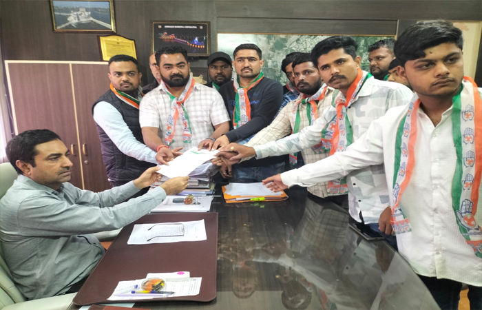 જામનગરમાં પાણીની પાઇપ લાઇનના કામમાં ભ્રષ્ટાચાર સામે શહેર યુવક કોંગ્રેસનું આવેદન : કડક પગલાં નહિ લેવાય તો આંદોલનની ચીમકી