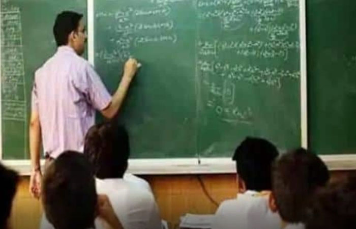 Massive teaching staff deficit in Gujarat; 1,606 schools have only one teacher