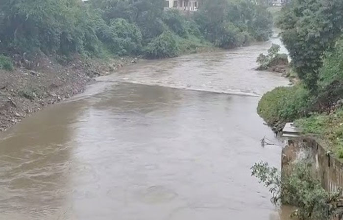 વડોદરા : વિશ્વામિત્રી પહોળી અને ઊંડી કરતા નદીમાંથી પાણીનો નિકાલ સરળ બન્યો