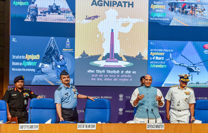 'અગ્નિપથ' યોજનાઃ ભરતીમાં આ વર્ષ માટે છૂટ, વયમર્યાદા 21થી વધારીને 23 વર્ષ કરાઈ
