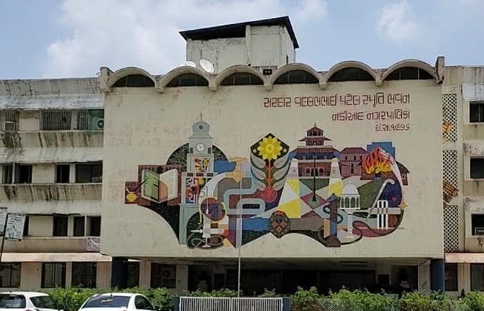 નડિયાદ પાલિકામાં પીએફ અને બોનસ મુદ્દે કમિશનર અને કલેક્ટર પાસે ખુલાસો માંગ્યો