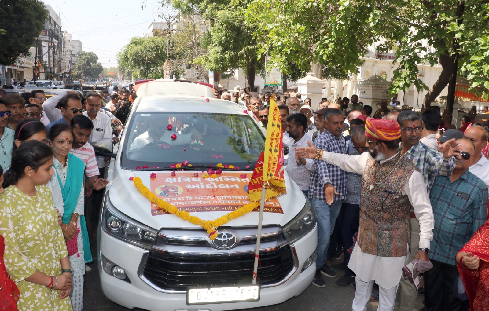 Rupala controversy: Kshatriyas flag off Dharma Rath Yatra, Mahasammelan across Guj