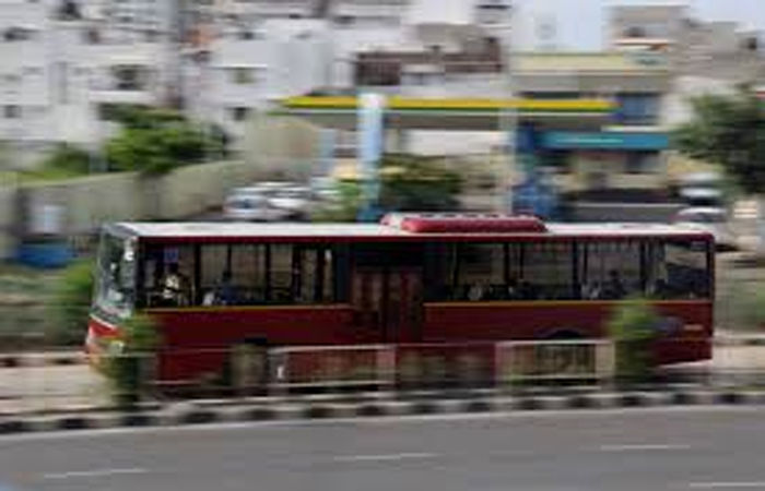 સુરત પાલિકાની બસમાં કોઈ ડીજે પાર્ટી કરી ગયું પણ પાલિકા તંત્ર સાવ અજાણ