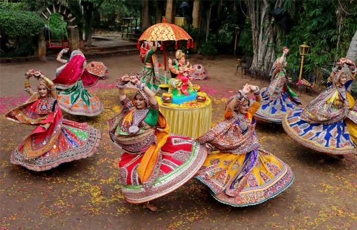ચણિયાચોળીના રૂ.29 હજાર કરોડના એક્સપોર્ટ માર્કેટને ટ્રમ્પના ટેરિફનું ગ્રહણ, ગુજરાતનાં વેપારી-કારીગરોમાં નિરાશા