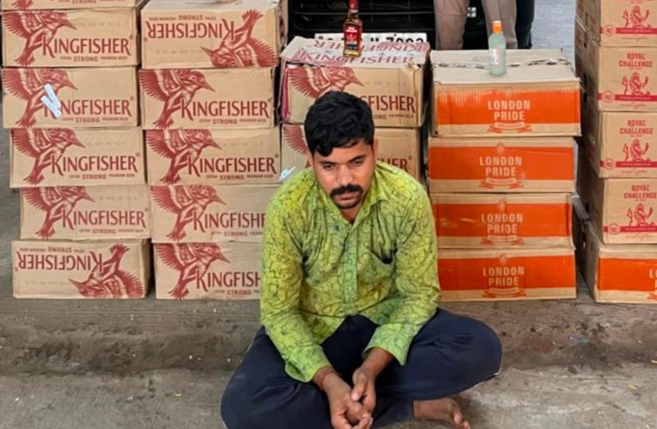 દુમાડ પાસે કારમાંથી દારૃ અને બીયરની 466 બોટલ સાથે ડ્રાઇવર પકડાયો