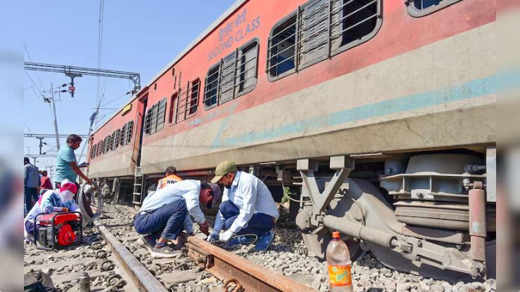 Ahmedabad-bound Sabarmati Express derail in UP, no casualties reported