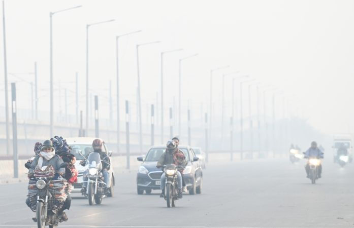 દિલ્હીમાં ગેસ ચેમ્બર જેવી હાલત,  AQI 400 પાર, NCR સુધી ઝેરીલો સ્મોગ છવાતા સ્થિતિ ચિંતાજનક