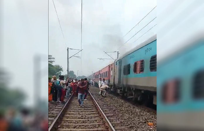 VIDEO: અચાનક ટ્રેનમાં આગ લાગતા મુસાફરો કૂદ્યા, હાવડા-નવી દિલ્હી સુપરફાસ્ટમાં બની ઘટના