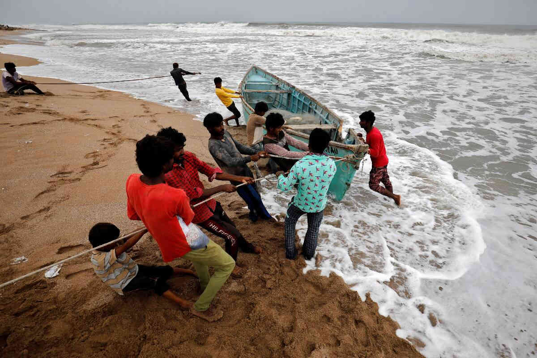 185 કિમીની ઝડપે ગુજરાતના કાંઠે અથડાયું તૌકતે, 4 રાજ્યોમાં 18ના મોત, 410 લોકો દરિયામાં ફસાયા