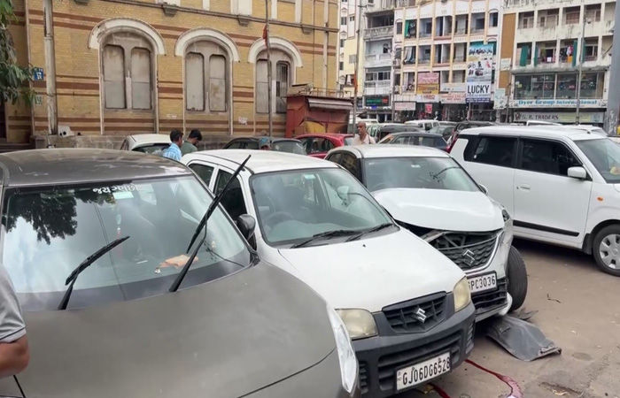 ન્યાયમંદિર , જયુબેલી બાગ, ન્યુ લહેરીપુરા રોડ પર વાહનોના પાર્કિંગથી રસ્તો સાંકડો થતો હોય પ્રજા પરેશાન