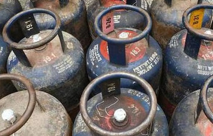 BIG NEWS: કોમર્શિયલ LPG સિલિન્ડરના ભાવમાં 33.50 રૂપિયાનો ઘટાડો, આજથી નવા ભાવ અમલી