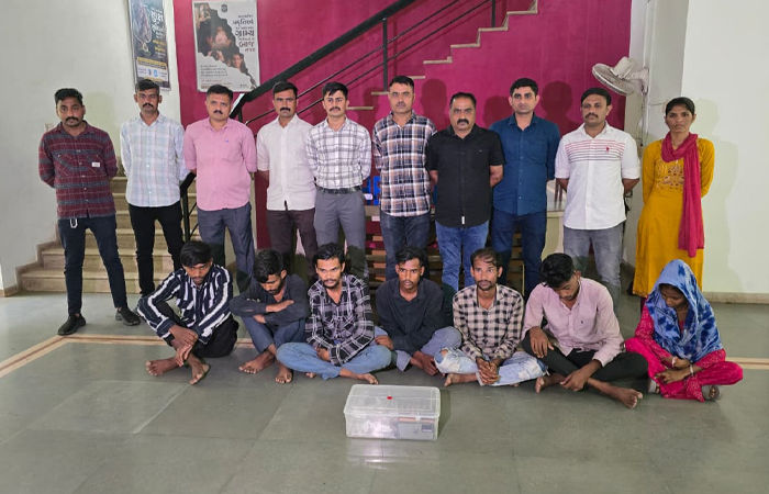 બોપલ ₹40 લાખની લૂંટનો ભેદ ઉકેલાયો: સાતની ધરપકડ, કામવાળીએ આપી હતી બાતમી