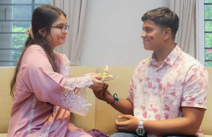 દાનમાં મળેલા હાથથી મૃતક ડોનરના ભાઈને બાંધી રાખડીઃ હિન્દુ-મુસ્લિમ એકતા સાથે સર્જાયા માનવતાના ભાવસભર દ્રશ્યો