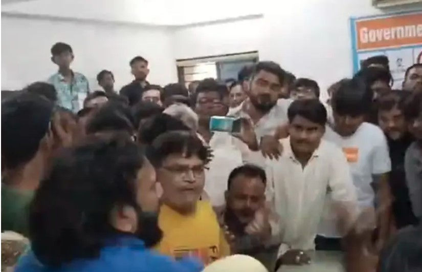 BJP workers vandalise Kalol Municipality office in protest
