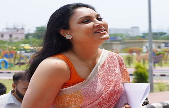 દિલ્હીની વાત : હિમંત બિશ્વા સરમાના વિવાદાસ્પદ પત્ની કોણ છે