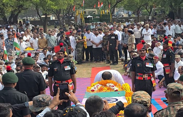 મિત્રોને ડૂબતા બચાવવા આર્મીમેને પોતાના પ્રાણની આહુતિ આપી દીધી