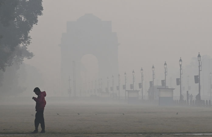 દિલ્હી ગેસ ચેમ્બર બન્યું, 18 વિસ્તારમાં AQI 400 પાર, ચાંદની ચોકથી વજીરપુર સુધી હાલત ખરાબ