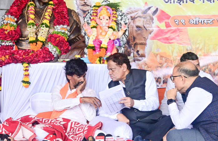 'માંગ નહીં સ્વીકારો તો 5 કરોડ મરાઠા મુંબઈ આવશે', મહારાષ્ટ્રના CMને જરાંગેનું અલ્ટિમેટમ