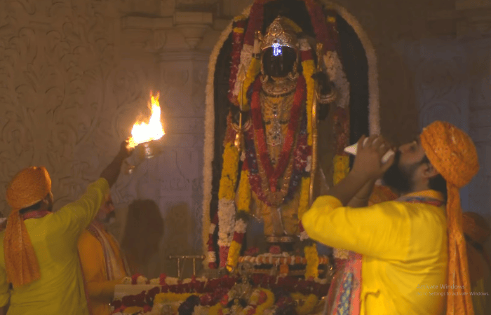 રામલલાના લલાટ પર સૂર્યતિલક, સ્વર્ણજડિત શૃંગાર: અયોધ્યામાં રામનવમીની ભવ્ય ઉજવણી