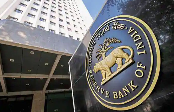 GST બાદ મિડલ ક્લાસ માટે વધુ બે ગુડ ન્યૂઝ! RBI કરી શકે છે મોટી જાહેરાત