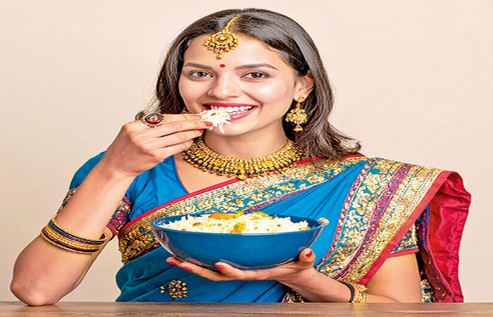 હાથેથી ખાવાની મજા જ કંઈક ઓર છે : એમાં વિજ્ઞાન છે, અસભ્યતા નહિ