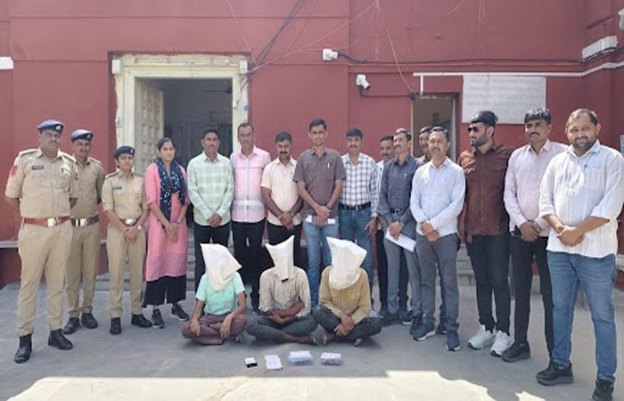 જોડીયાના જીરાગઢ ગામે તથા બોડકાગામે થયેલી બે લુંટની ઘટનાનો એલસીબીની ટુકડીએ ભેદ ઉકેલ્યો : મહીલા સહિત બે પુરૂષોને પોલીસે ઝડપ્યા
