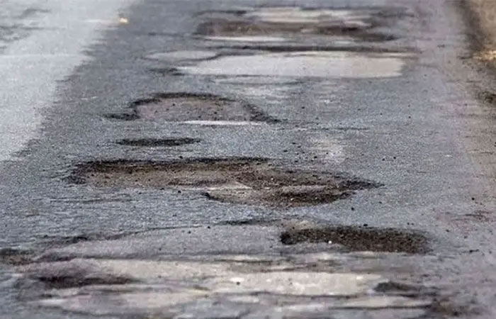 Road repairs begin in rain-hit Gujarat
