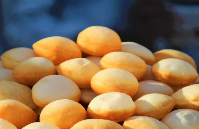 AMC cracks down on unhygienic panipuri vendors, seizes 250 carts