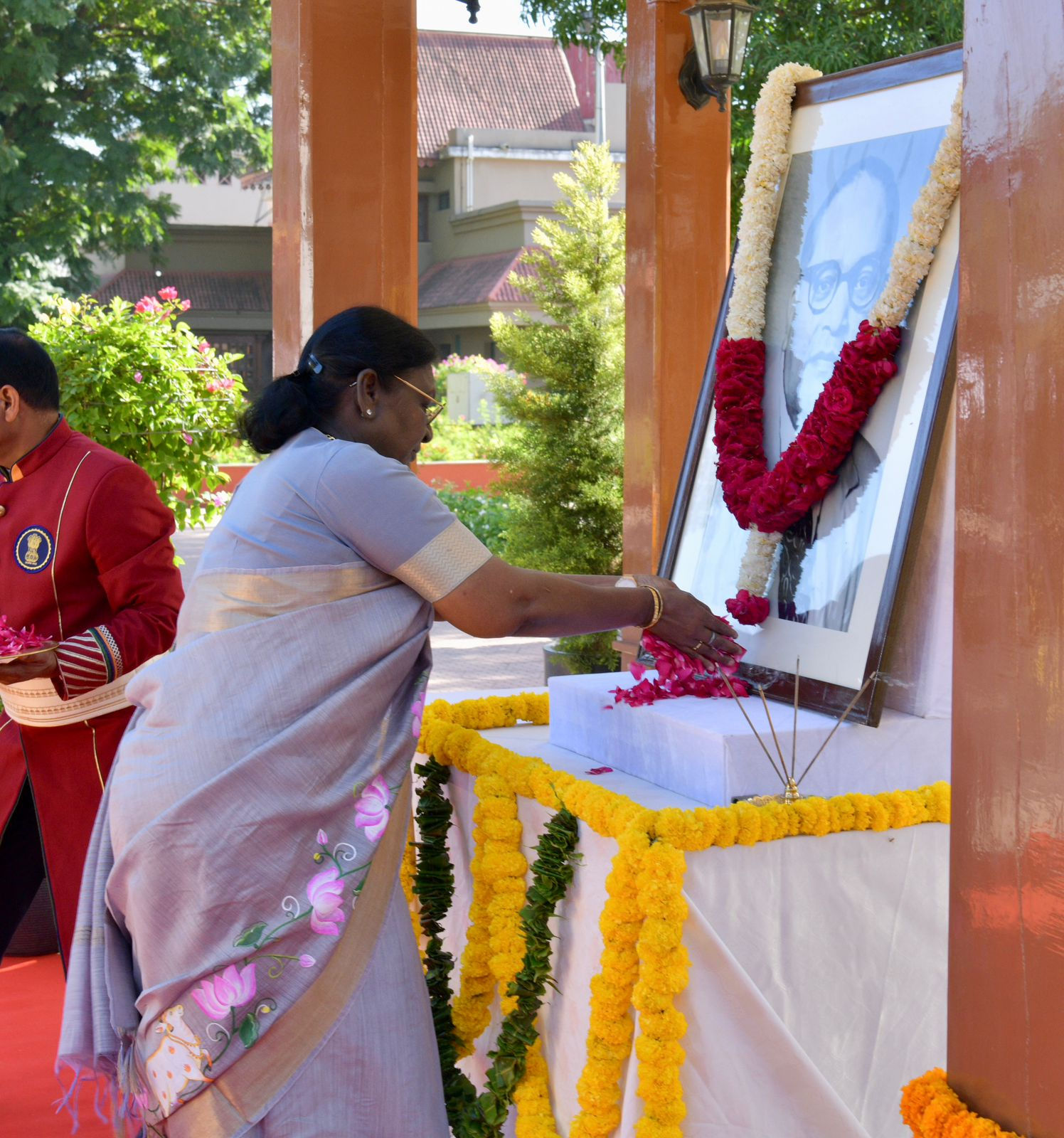 President Murmu pays floral tribute to Dr Ambedkar at Gujarat's Lok Bhavan